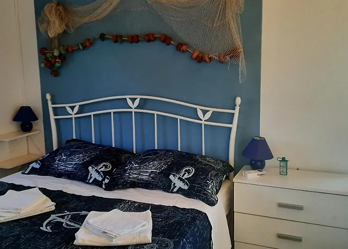 Miniature House For Two Езера